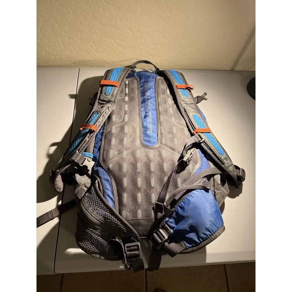 The North Face Angstrom 30 Backpack Blue Gray Hiking Daypack